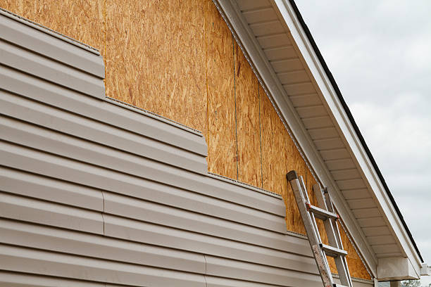 Professional Vinyl Siding technician working in Haverford, PA